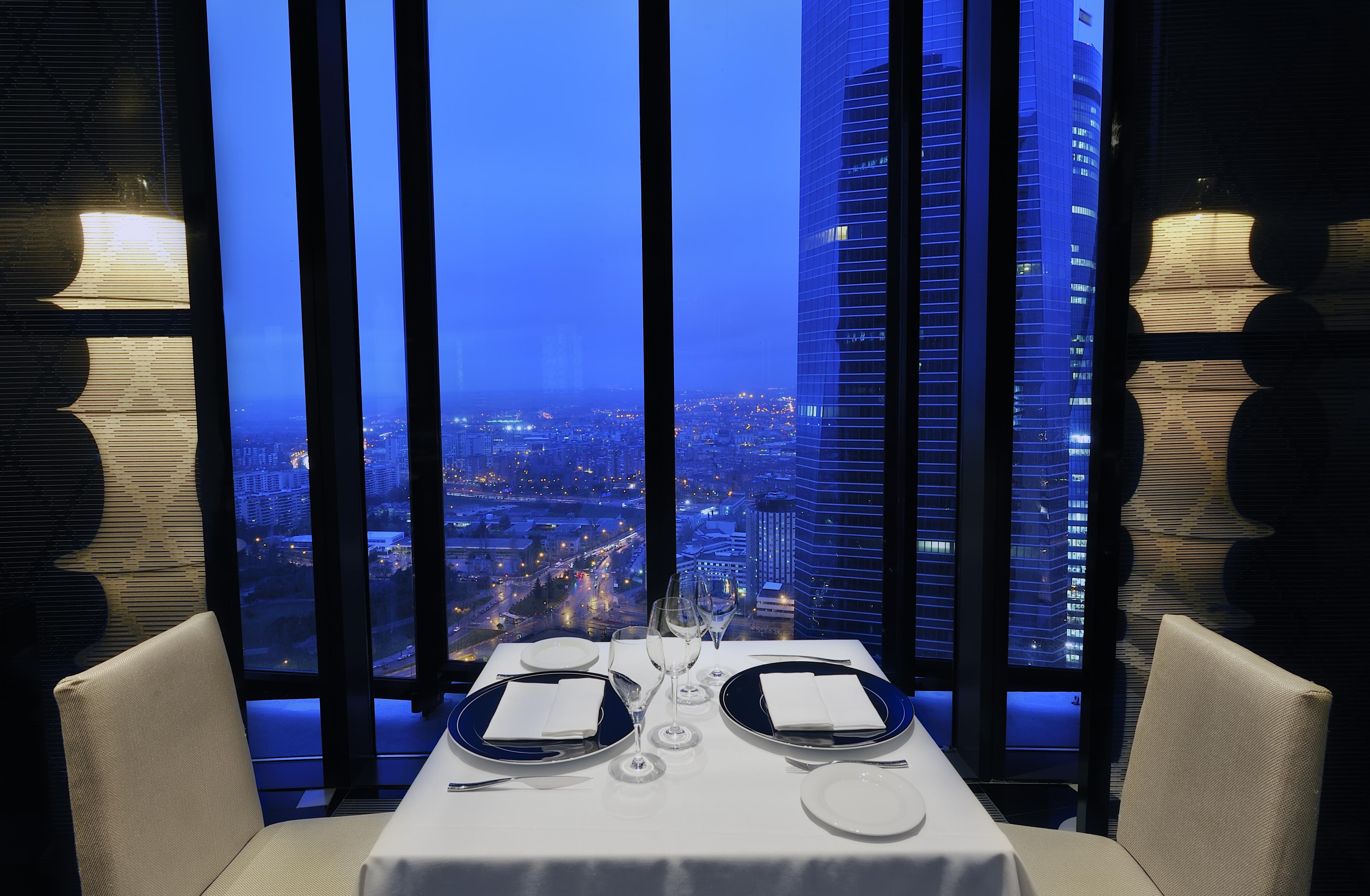 Eurostars Madrid Tower Hotel Restaurant photo